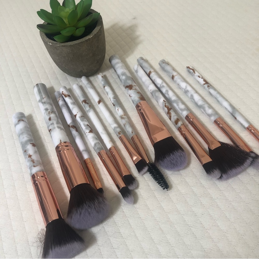 Brand New makeup brushes bundle 🤍 - Picture 2 of 8